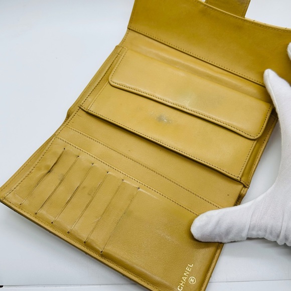 Chanel quilted Classic Flap Wallet - Picture 5 of 13